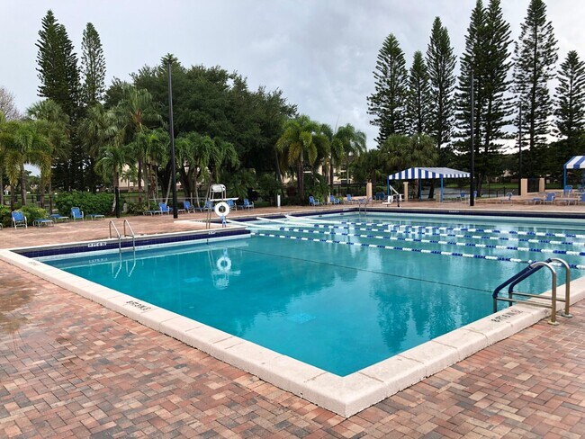 Building Photo - 4509 Carambola Cir S