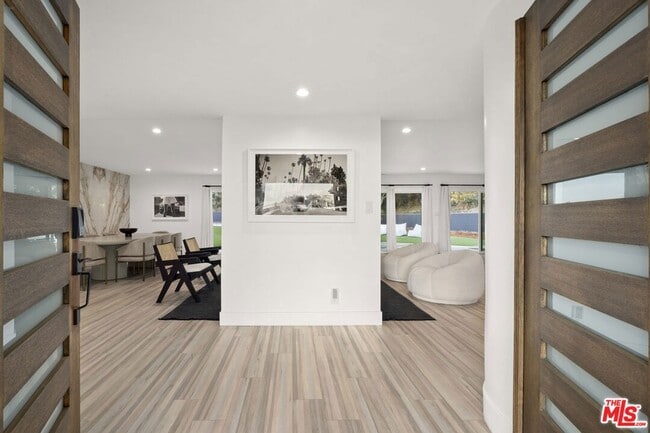 Building Photo - 9289 Swallow Dr