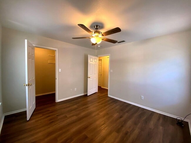 Building Photo - *Move in Special* 2 Bedroom / 1 Bath **Cozy Unit in Pleasanton** w/ Covered Carport! *Refrigerato...