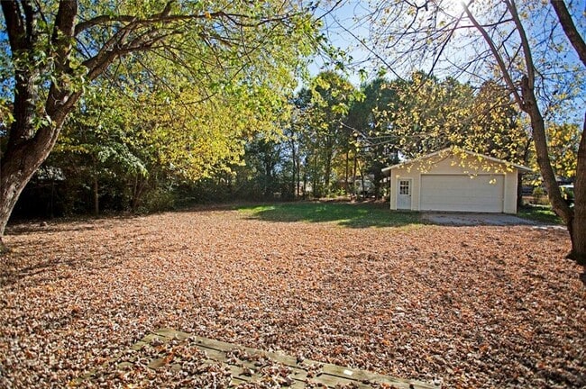 Building Photo - 311 Willow Ave