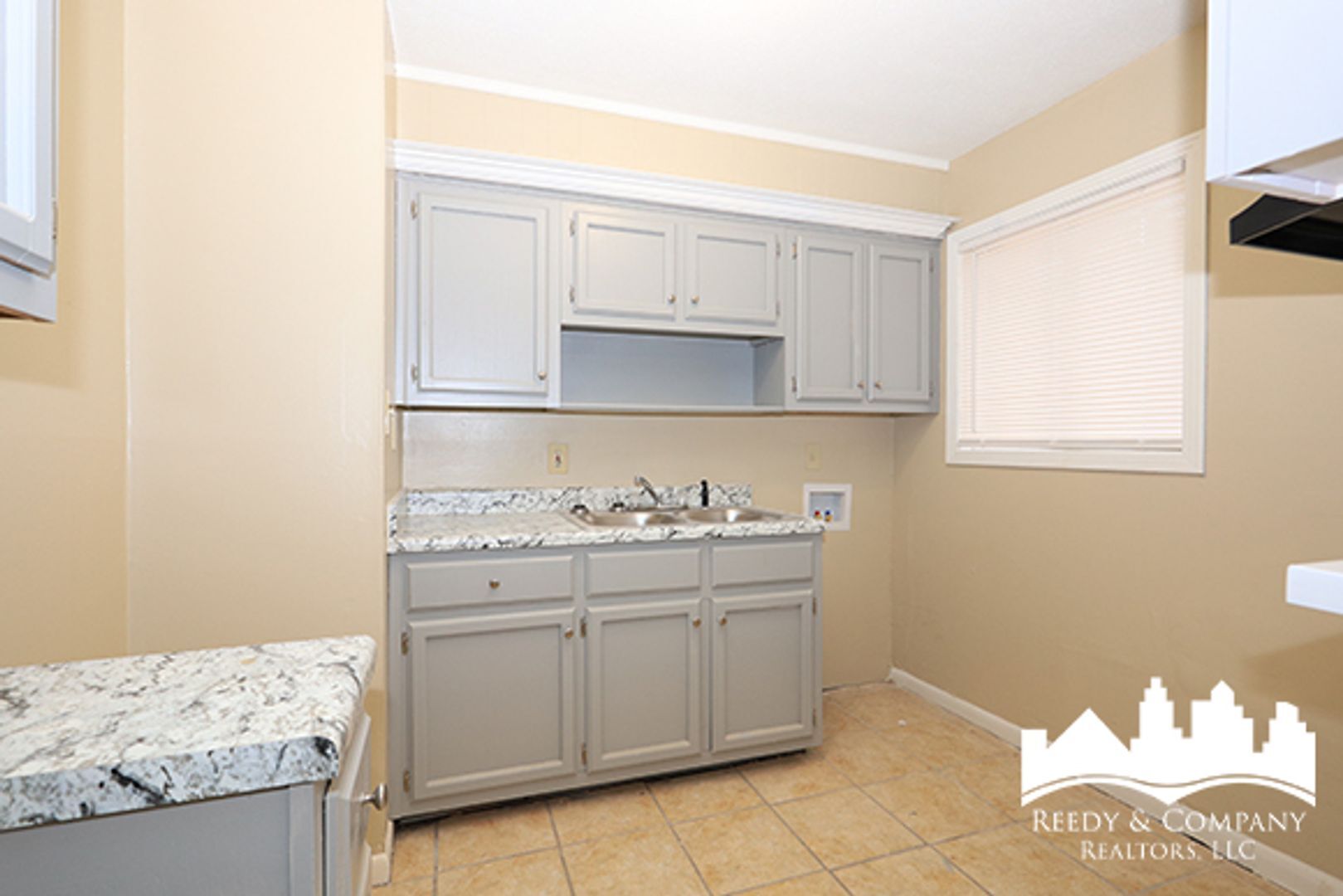 Building Photo - 4227 Kenosha Rd