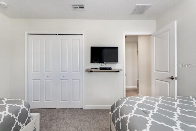 Building Photo - 1561 Flange Dr