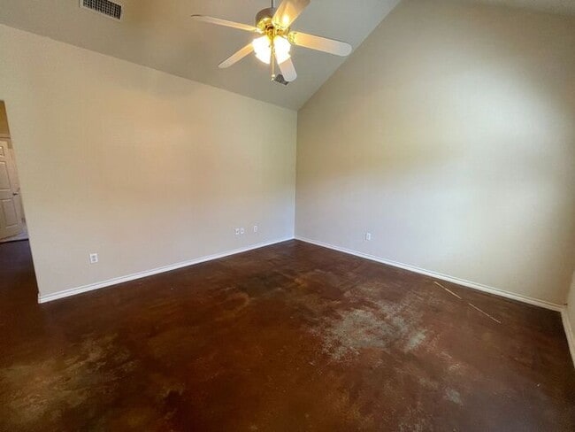 Building Photo - (((SUMMER SPECIAL!!))) Lovely 3/2 Duplex H...
