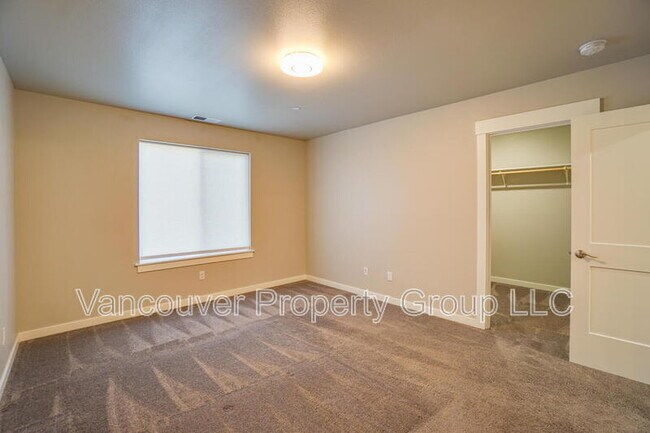 Building Photo - 2429 NE 54th St
