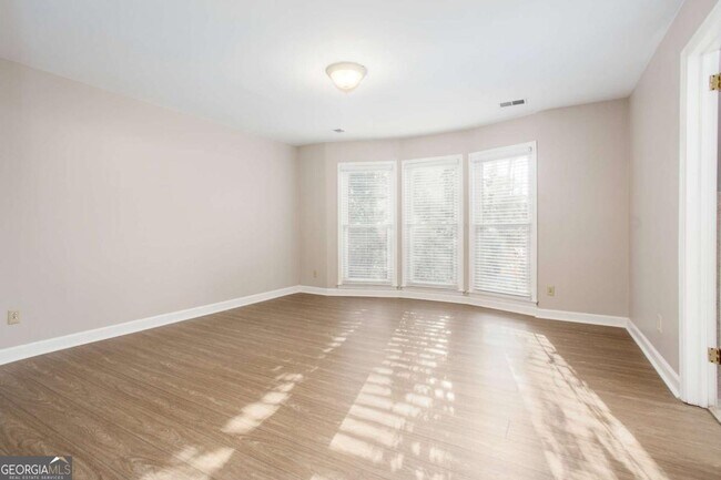 Building Photo - 5647 Queensborough Dr