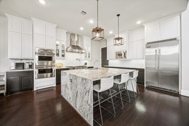 Building Photo - 618 Pink Azalea Trail