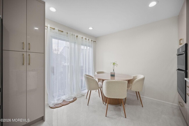 Building Photo - 10 Kinglet Ave