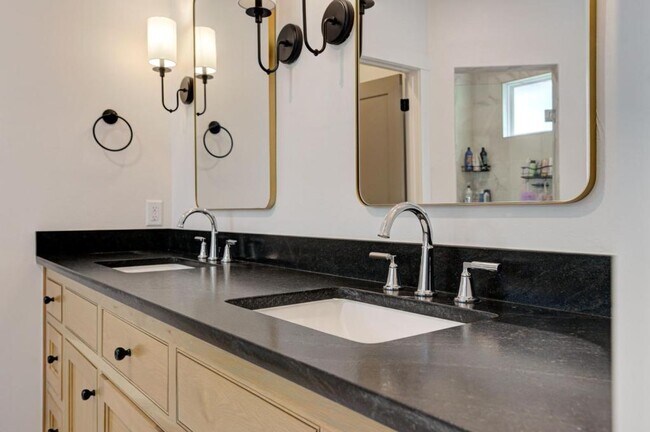 Building Photo - 4001 Stone Hl Ln