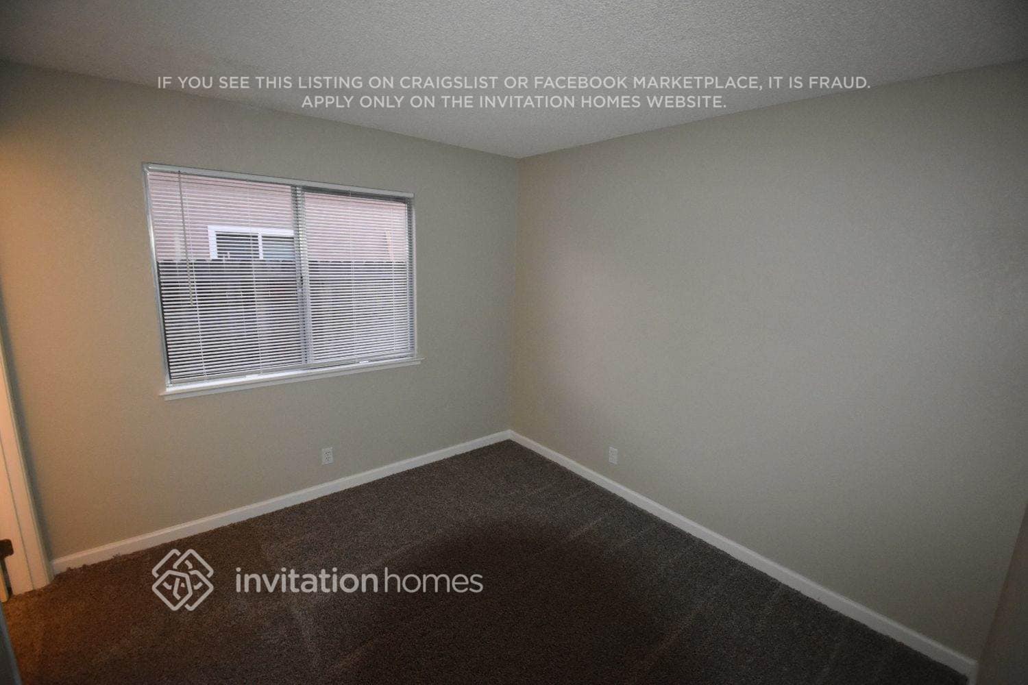 Building Photo - 242 Newport Cir