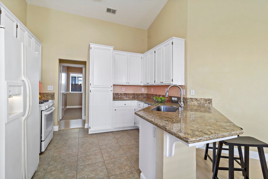Kitchen - 278 Havenwood Cir