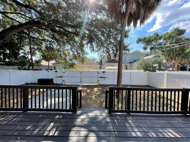 Building Photo - 1932 W Spruce St