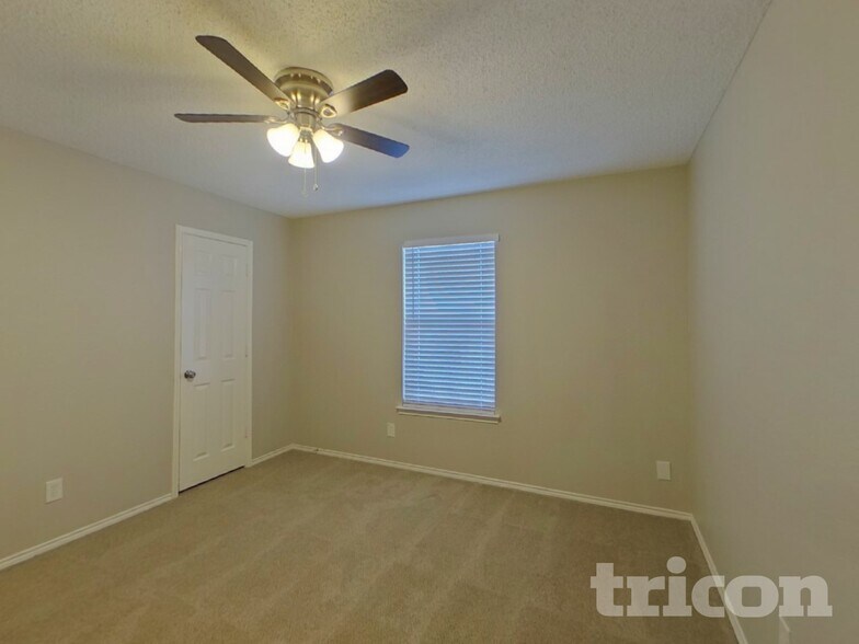 Building Photo - 837 Globe Ave