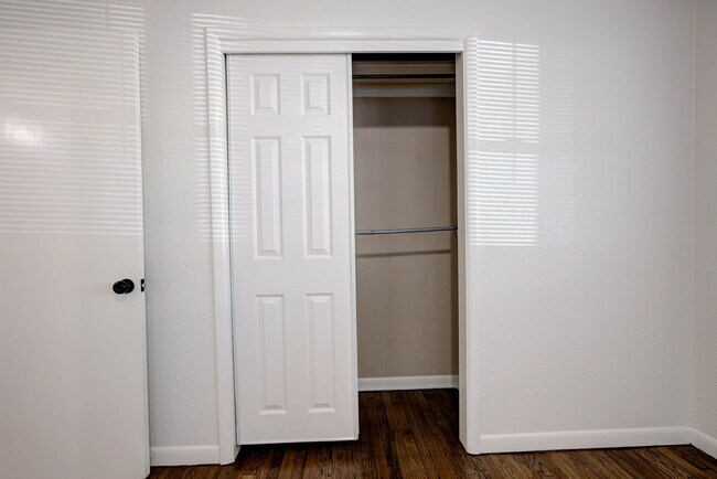 Building Photo - 806 Denison Dr