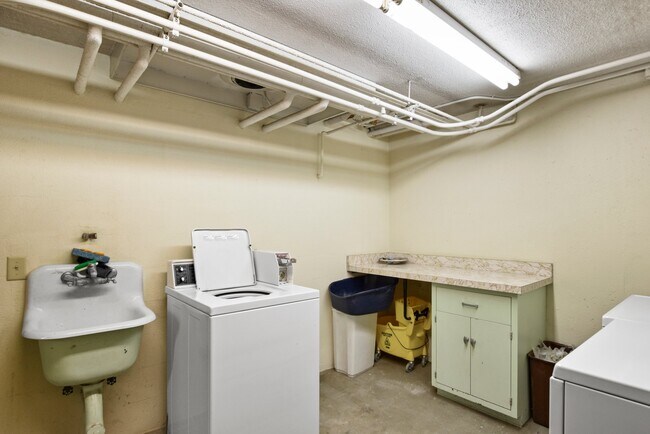 Building Photo - 934 High St