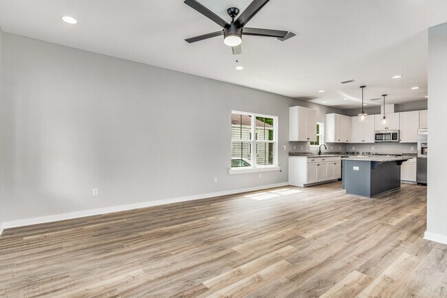 Building Photo - 312 E Blount St