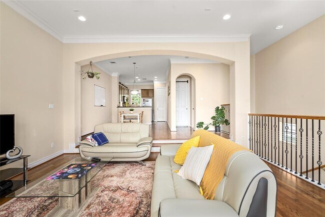 Building Photo - 9008 Bayview Cove Dr