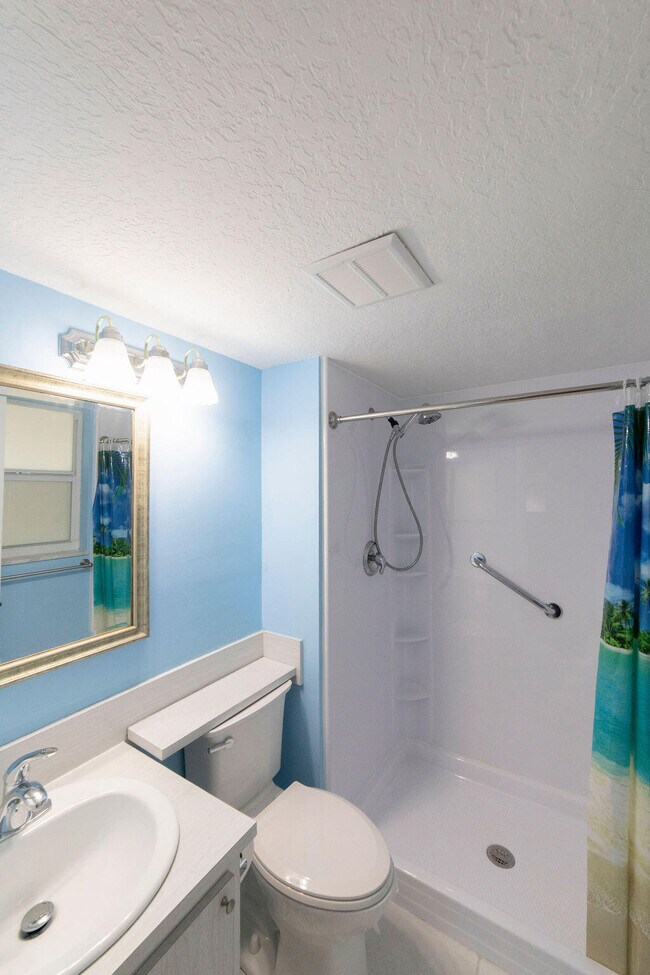 Building Photo - 18081 SE Country Club Dr