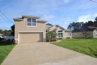 Building Photo - Huge 4 Bed 3 Bath Home w FENCED YARD and SCREENED LANAI for Rent!