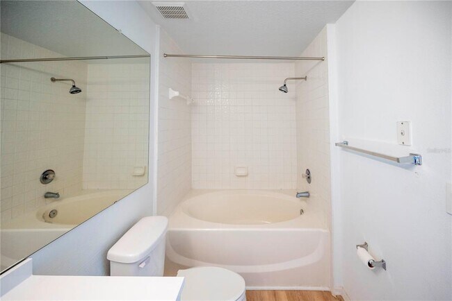 Building Photo - 5554 Metrowest Blvd