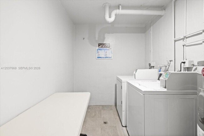 Building Photo - 9441 Evergreen Pl