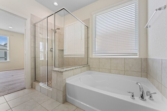 Building Photo - 942 Blue Violet