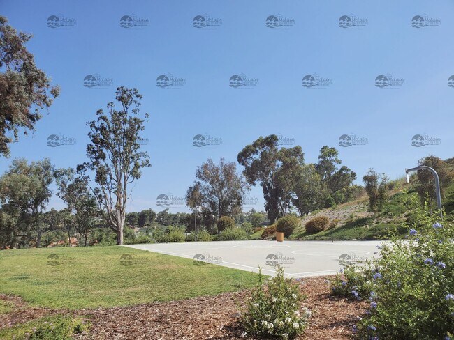 Building Photo - 3 Bedroom, 2.5 Bathroom in Rancho Del Oro!