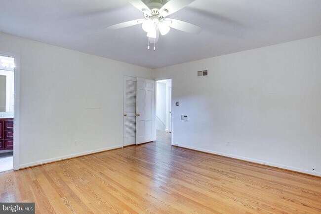 Building Photo - 5904 Lenox Rd
