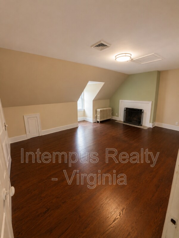 Building Photo - 7296 Fenton Farm Ln