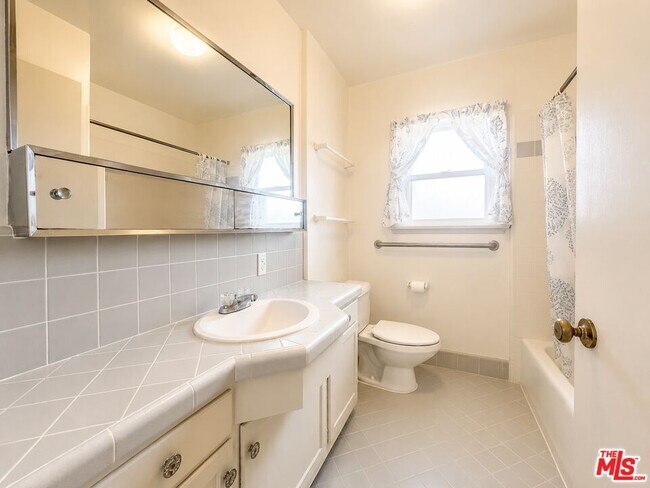 Building Photo - 7301 Dunfield Ave