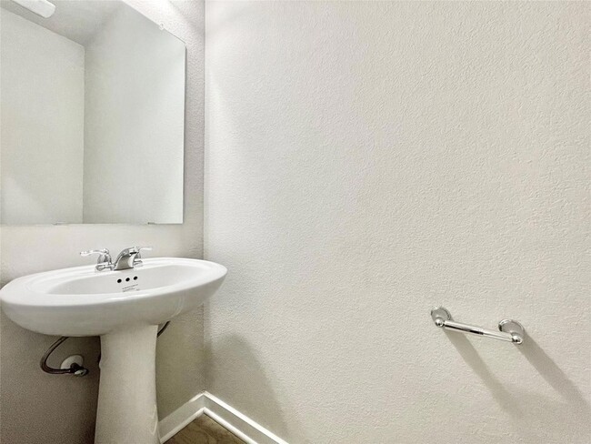 Building Photo - 2415 Lakey Cv