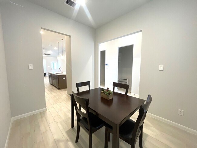 Building Photo - 12614 White Pelican Ct