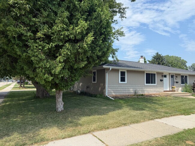 Building Photo - 952/954 7th Street