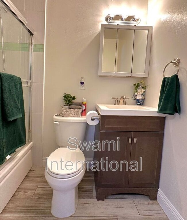 Building Photo - 25532 1/4 Oak St.