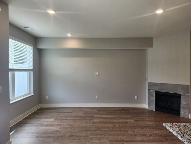 Building Photo - Two Bedroom Townhome