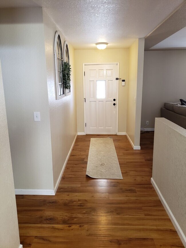 Building Photo - HORSE'S HORSE'S.....GREAT HOUSE WITH LOTS OF LAND AND A BARN