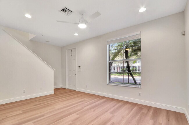 Building Photo - 4313 Parkside Dr