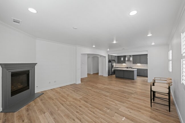 Building Photo - 9204 S Nobel Way