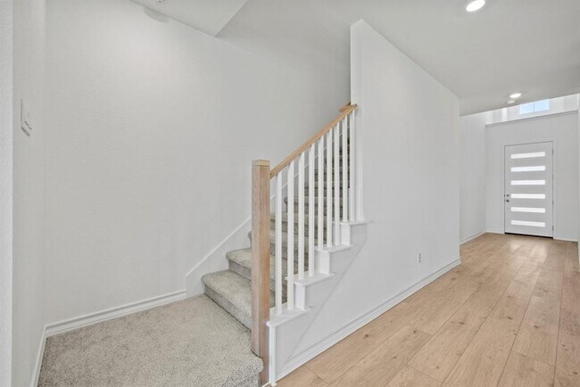 Building Photo - 1648 Tinnen House St