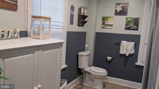 Building Photo - 604 W Holly Ave