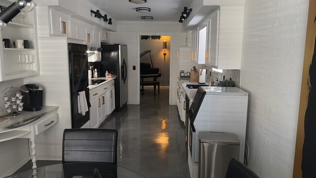 Building Photo - 6501 Westrock Dr