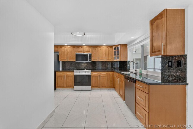 Building Photo - 905 NW 133rd Ave