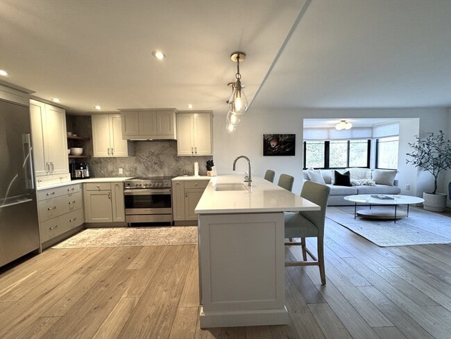 Primary Photo - 100 Ledgewood Dr