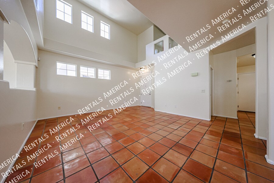 Building Photo - 528 W Mountain Sage Dr