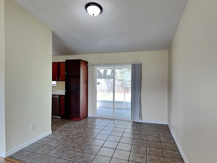 Building Photo - 137 Rebecca Dr NE