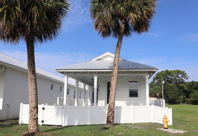 Building Photo - 4980 SE Railway Ave