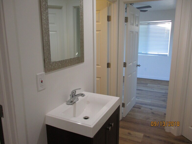 Building Photo - 5553 Dorothy Dr