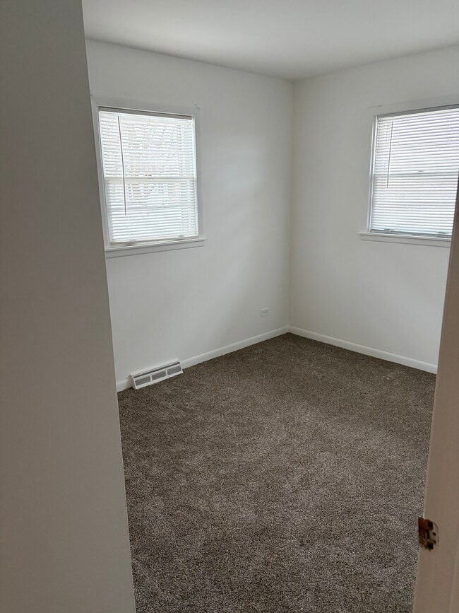 Building Photo - 18 S Julian St