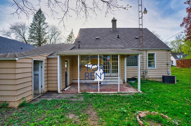 Building Photo - 708 Fremont St