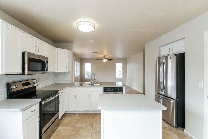 Building Photo - 5023 W Ardmore Rd