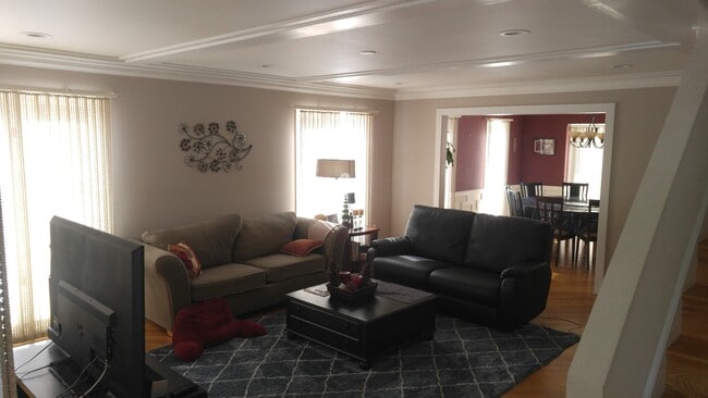 Building Photo - 10304 Snowpine Way